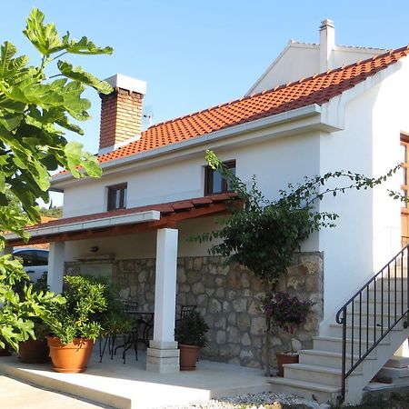 Holiday Home Artina 2 Loviste Ruang foto