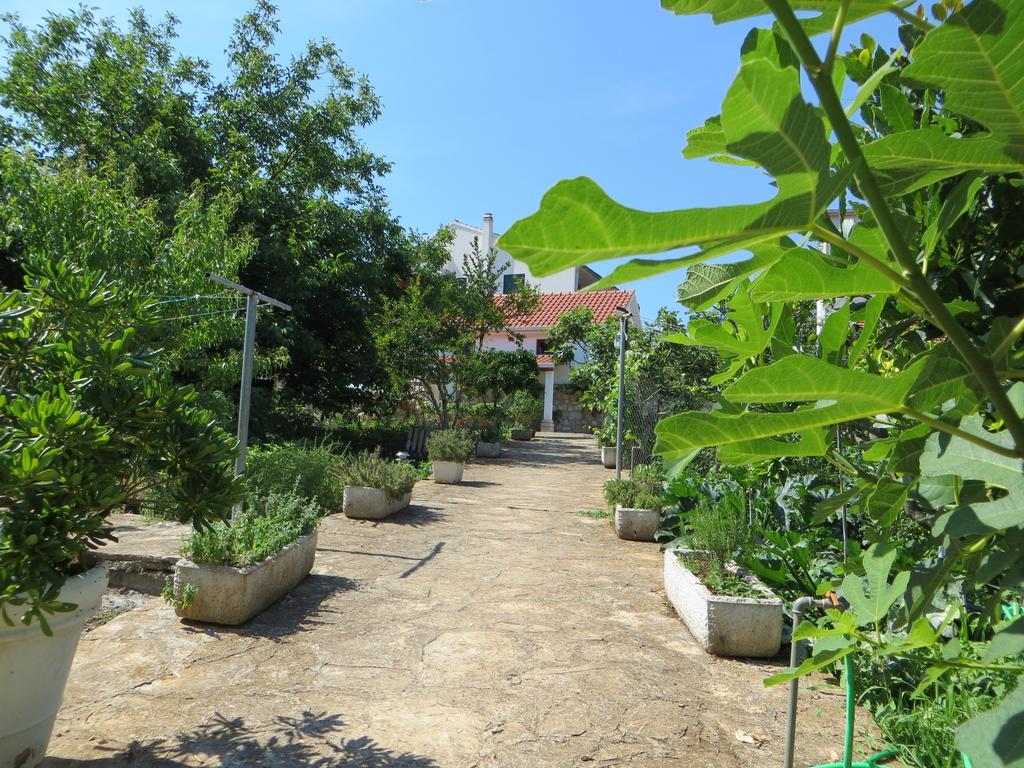 Holiday Home Artina 2 Loviste Ruang foto