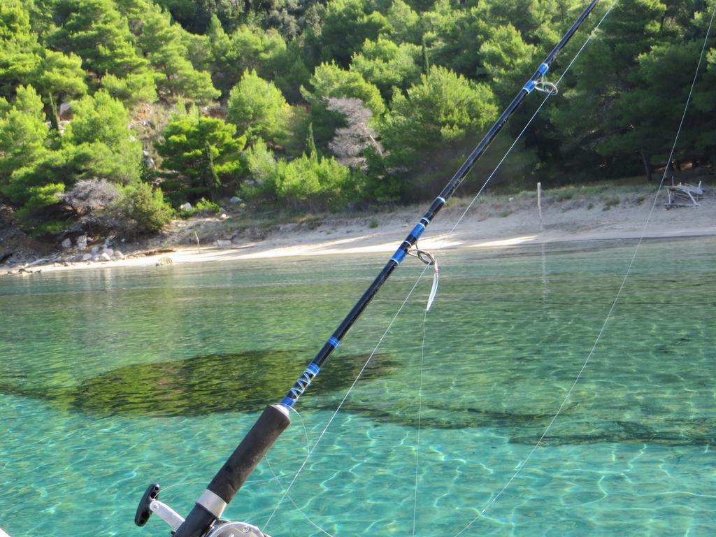 Holiday Home Artina 2 Loviste Bagian luar foto