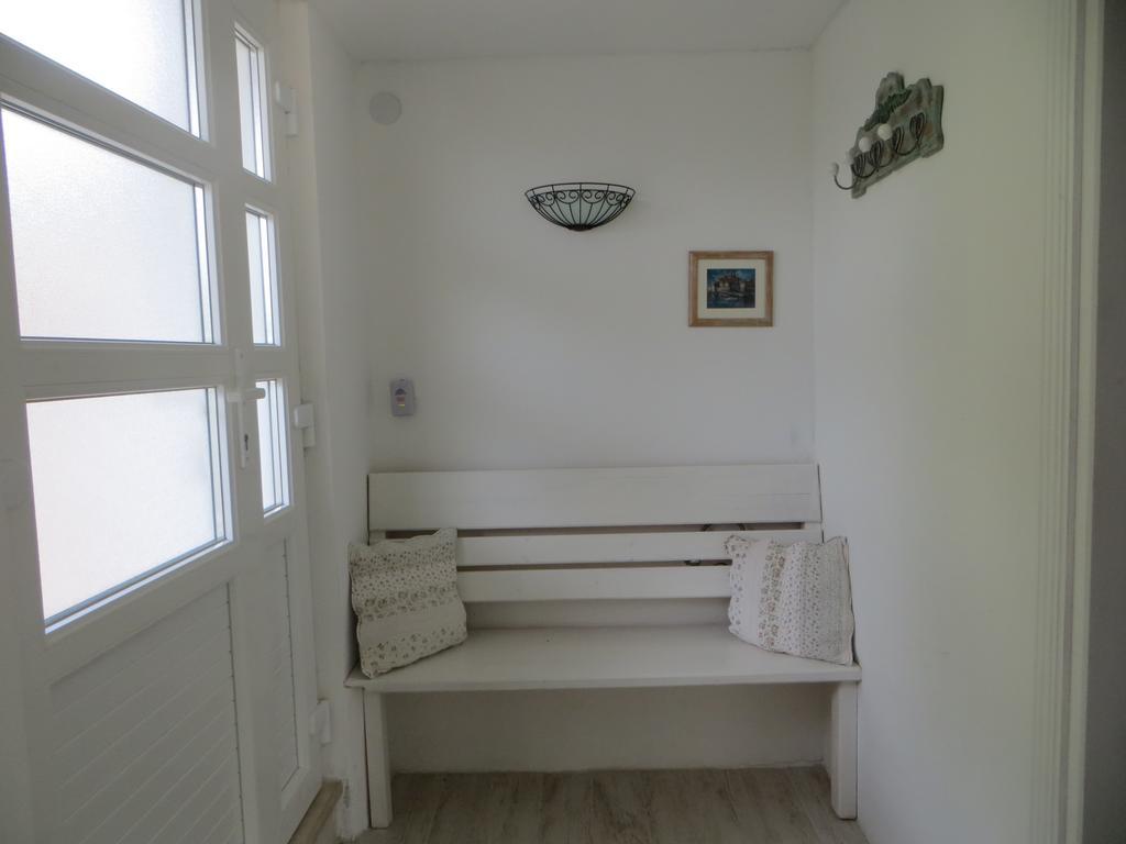Holiday Home Artina 2 Loviste Bagian luar foto