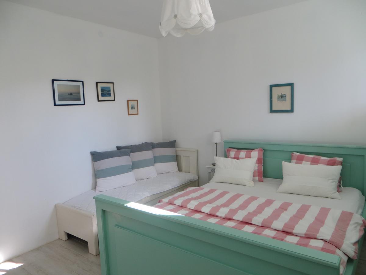 Holiday Home Artina 2 Loviste Bagian luar foto