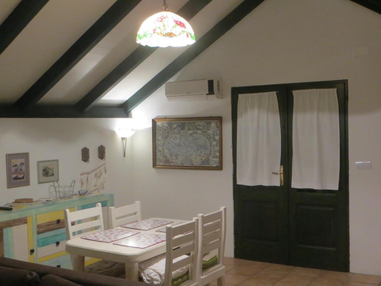Holiday Home Artina 2 Loviste Bagian luar foto